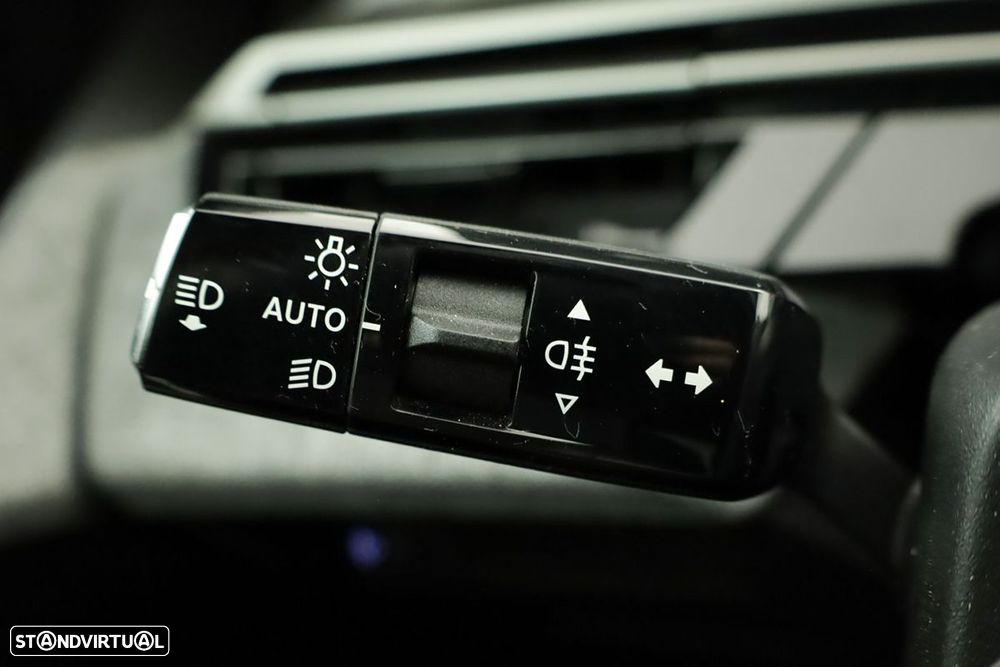 Peugeot 3008 1.2 Hybrid Allure e-DCS6 - 16