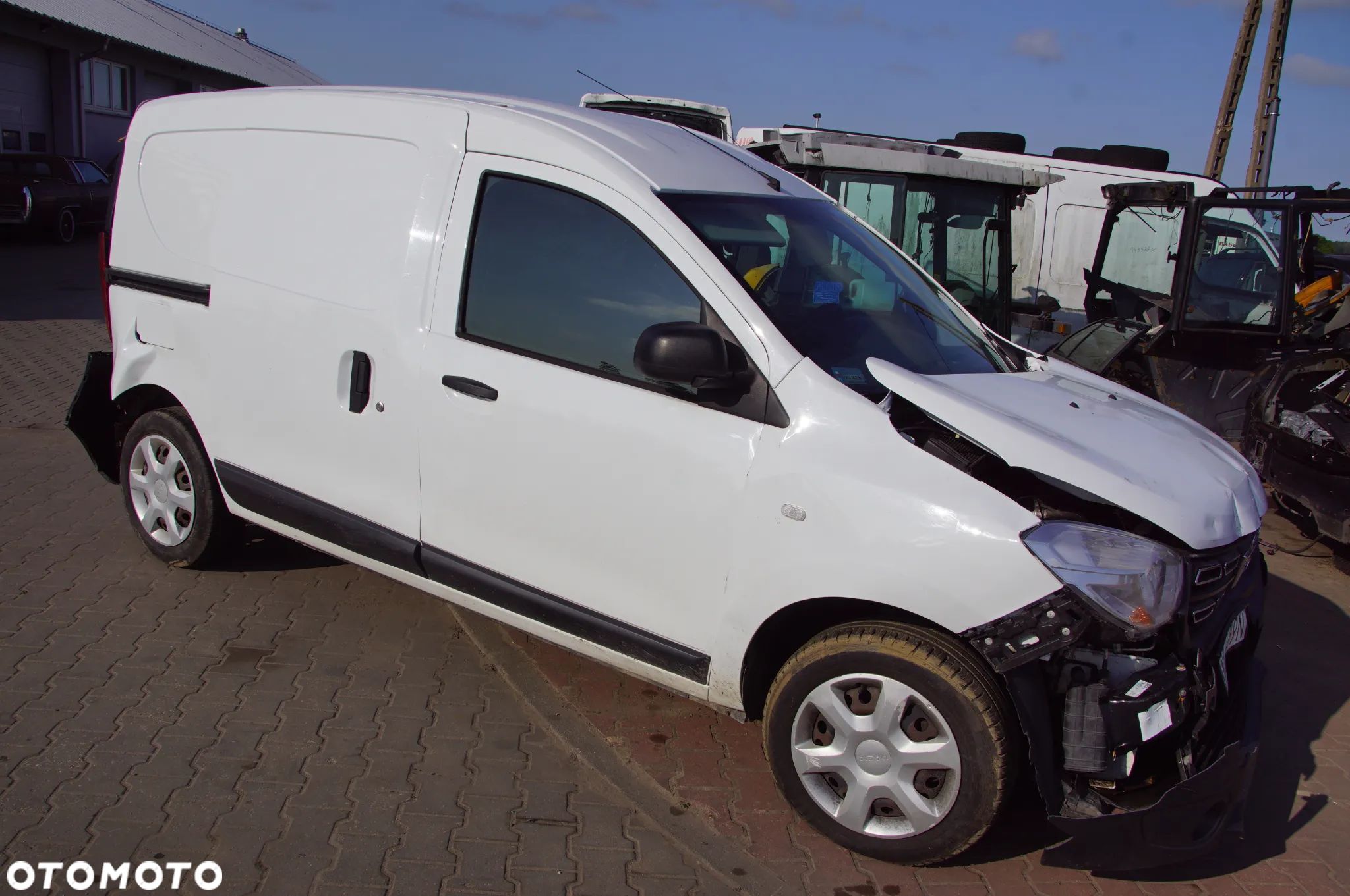 Auto na części - Dacia Dokker Lift 1.6 SCE 102 KM H4M740 JR5050 OV369 2017R Drzwi Lampy Lusterka Szyby Felgi - 1