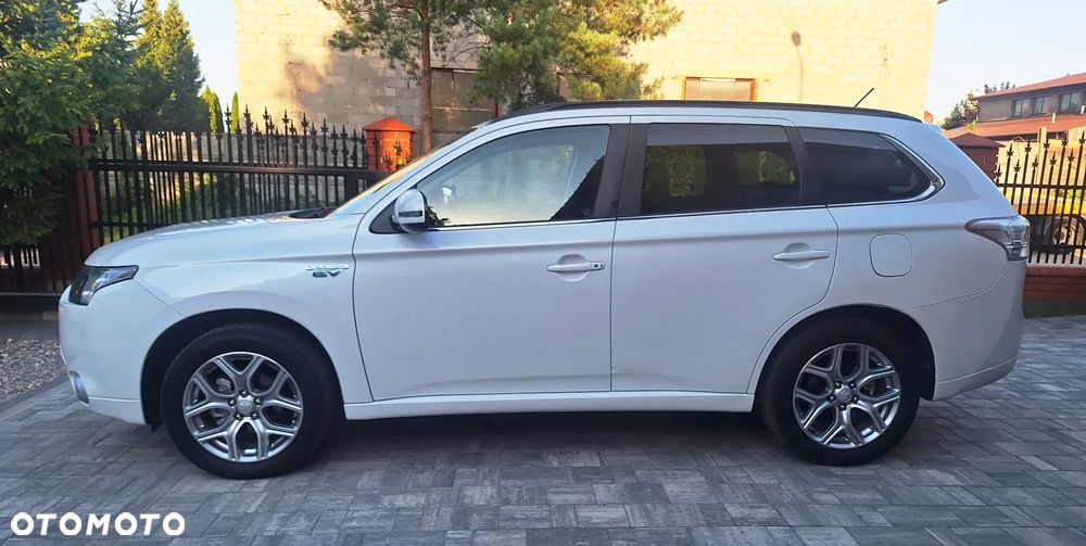 Mitsubishi Outlander 2.0 4WD Plug-In Hybrid - 3