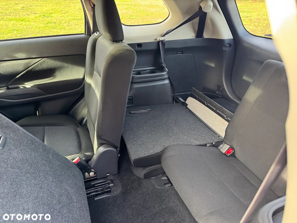 Mitsubishi Outlander 2.4 4WD CVT Instyle - 23