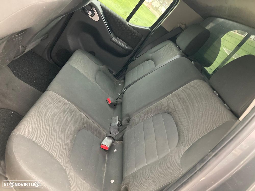 Nissan Navara 2.5 dCi CD LE Hi-Tech 4WD - 17