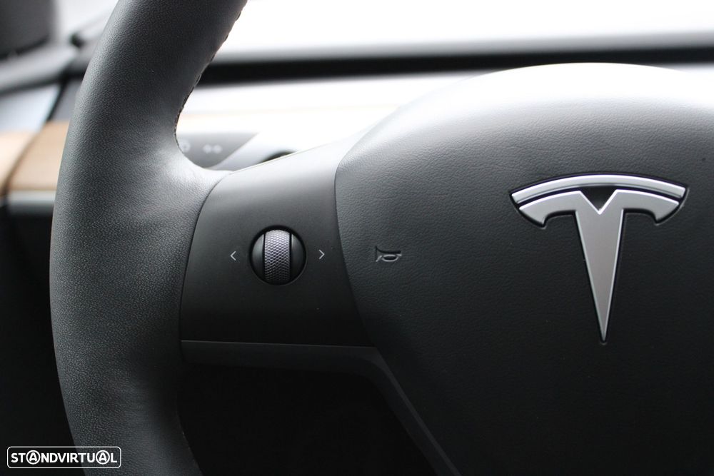 Tesla Model Y Long Range Dual Motor AWD - 29