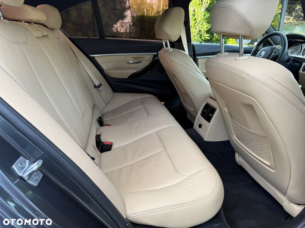 BMW Seria 3 330i Sport Line - 31
