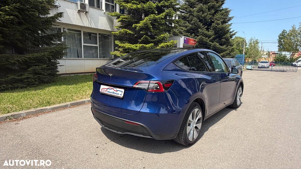 Tesla Model Y - 4