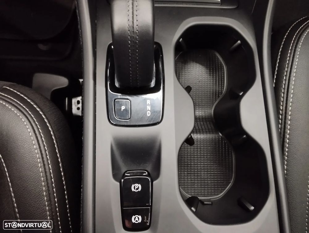Volvo XC 40 2.0 D4 Momentum Plus AWD - 31