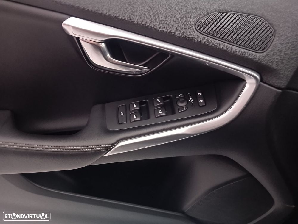 Volvo V40 2.0 D3 R-Design - 12