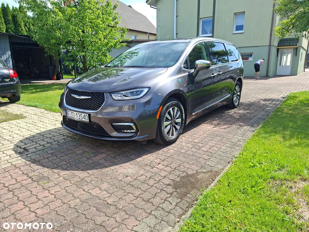 Chrysler Pacifica - 1