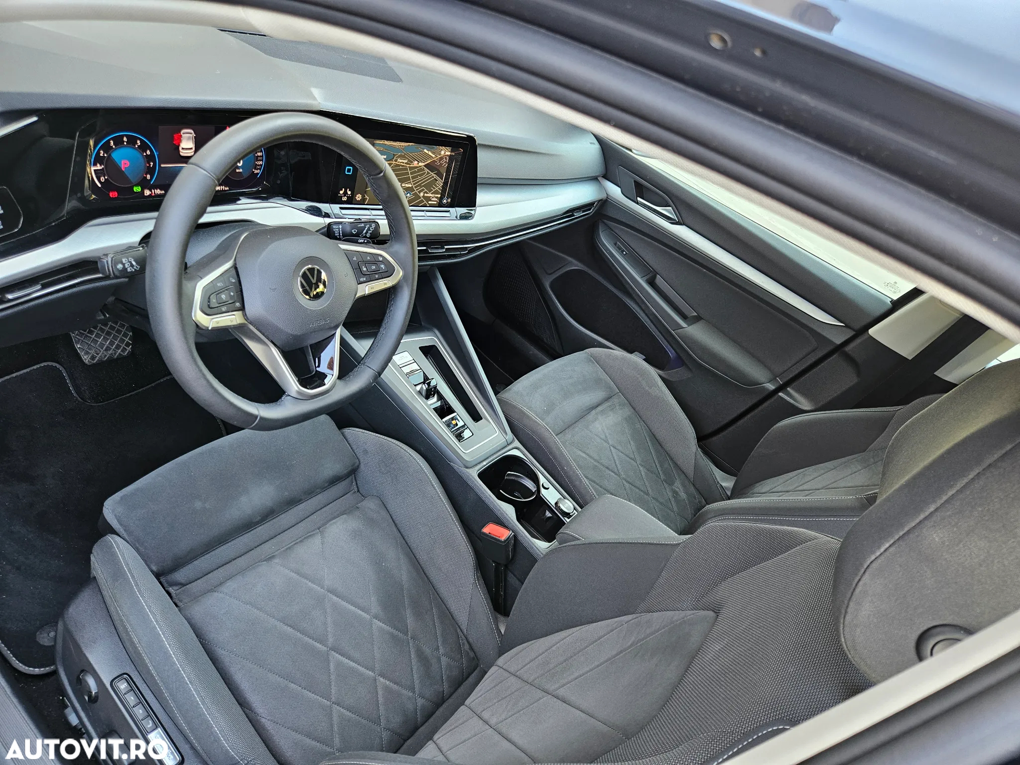 Volkswagen Golf 1.0 eTSI DSG MHEV Life - 7