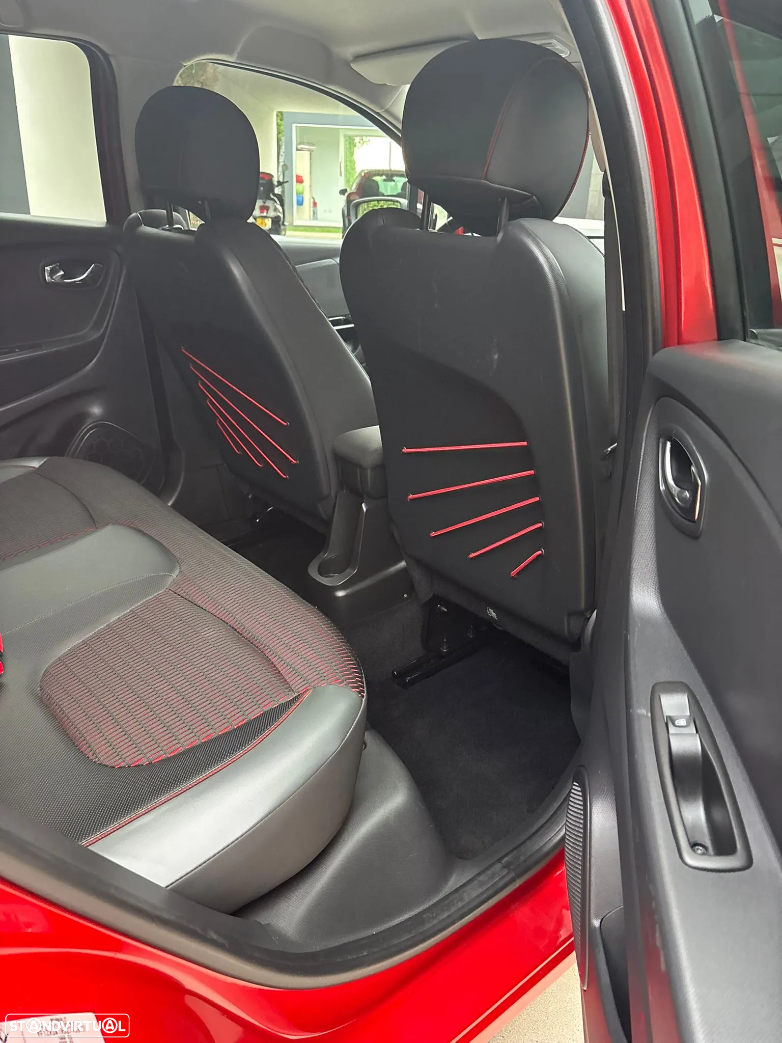Renault Captur 0.9 TCE Helly Hansen - 13