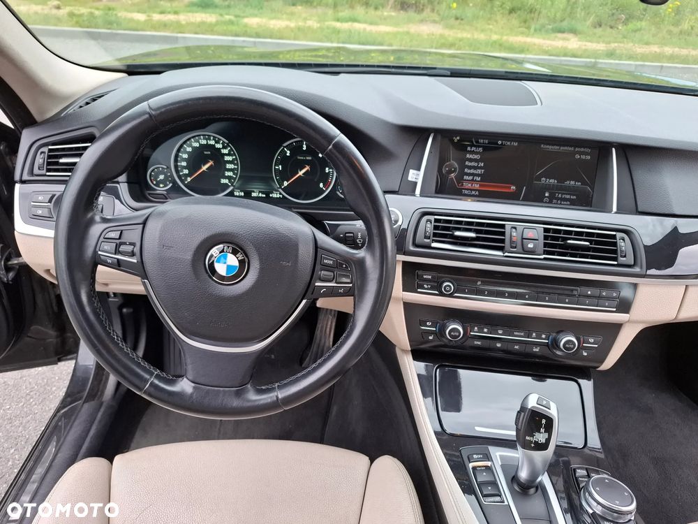 BMW Seria 5 525d xDrive - 27