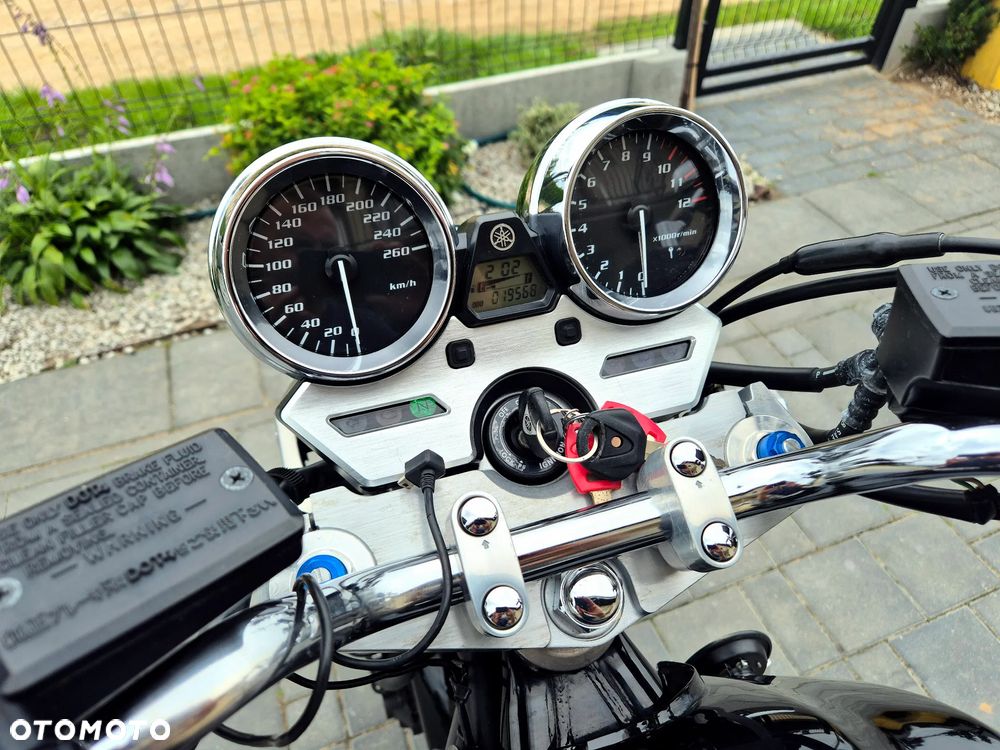 Yamaha XJR - 8