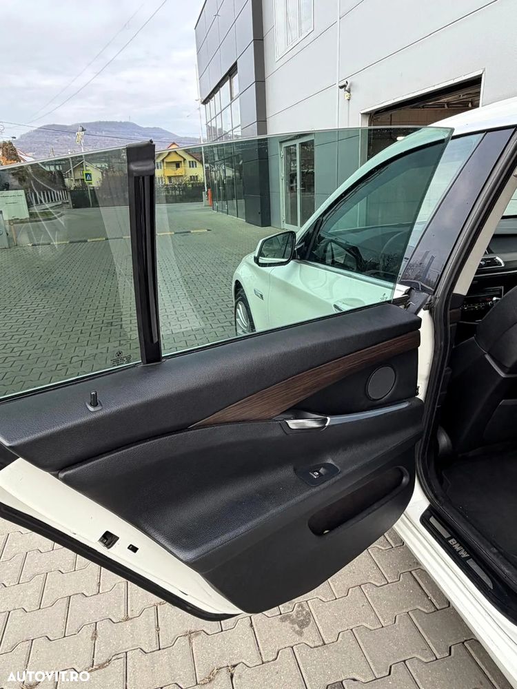 BMW Seria 5 530d xDrive Gran Turismo - 26