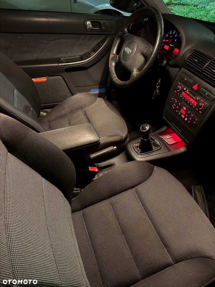 Audi A3 3-drzwiowe 1.6 Ambiente - 15