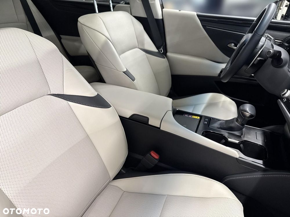 Lexus ES 300h Business Edition - 21