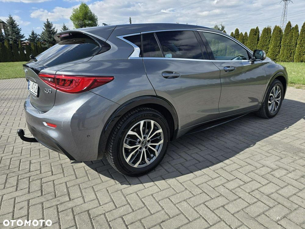 Infiniti Q30 - 8