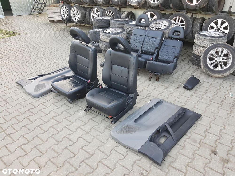 MITSUBISHI PAJERO 3 III LIFT 03-06r FOTELE SKÓRZANE KANAPA 3D - 3