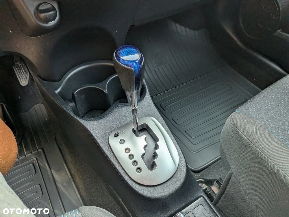 Toyota Yaris Hybrid 100 Premium - 24