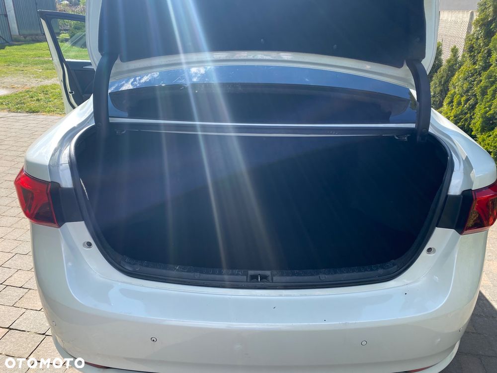 Toyota Avensis 2.0 D-4D Premium - 2