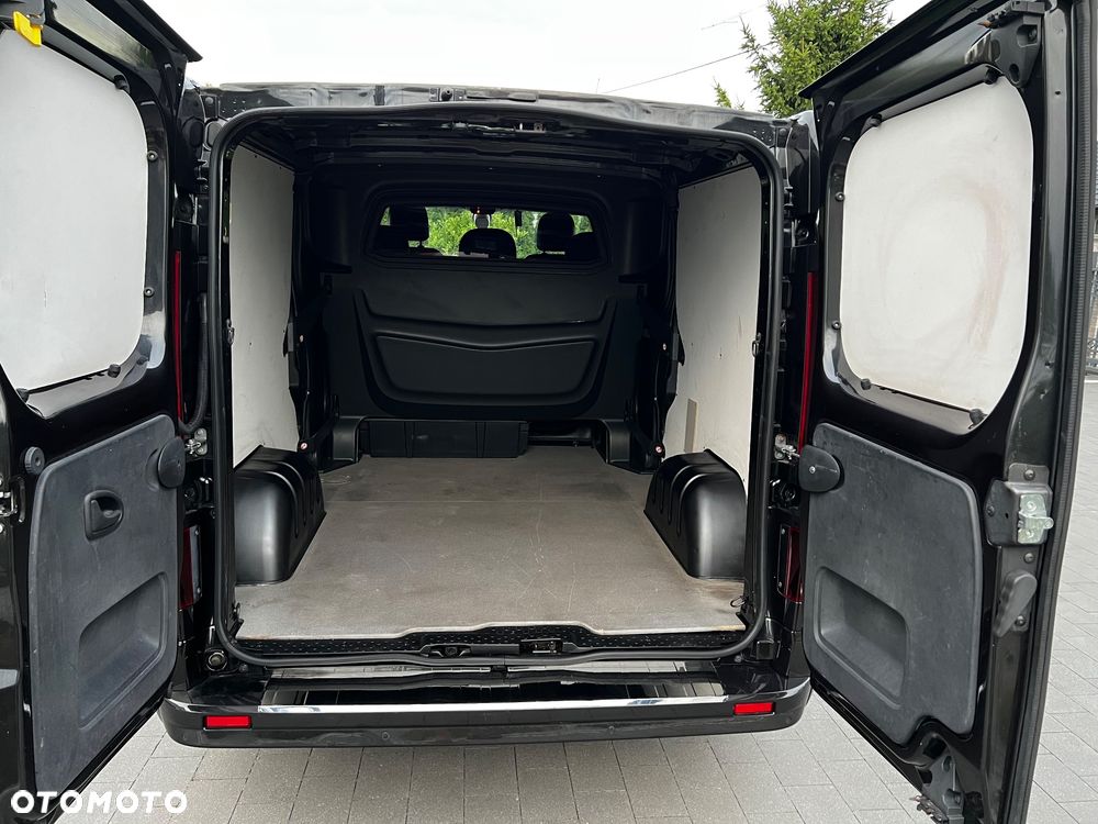 Opel VIVARO BLACK & WHITE 5 osób - 36