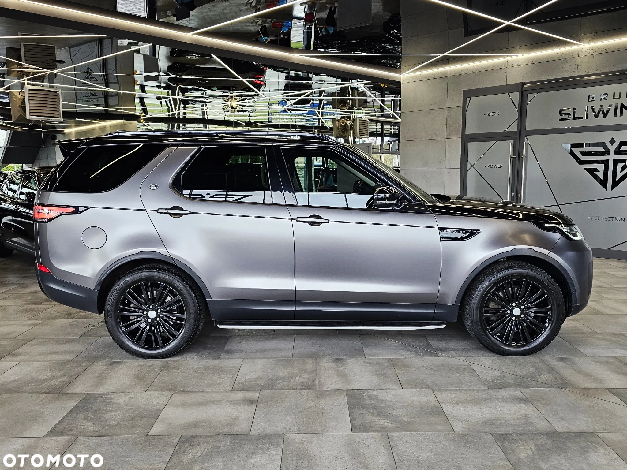 Land Rover Discovery V 2.0 TD4 HSE Luxury - 11
