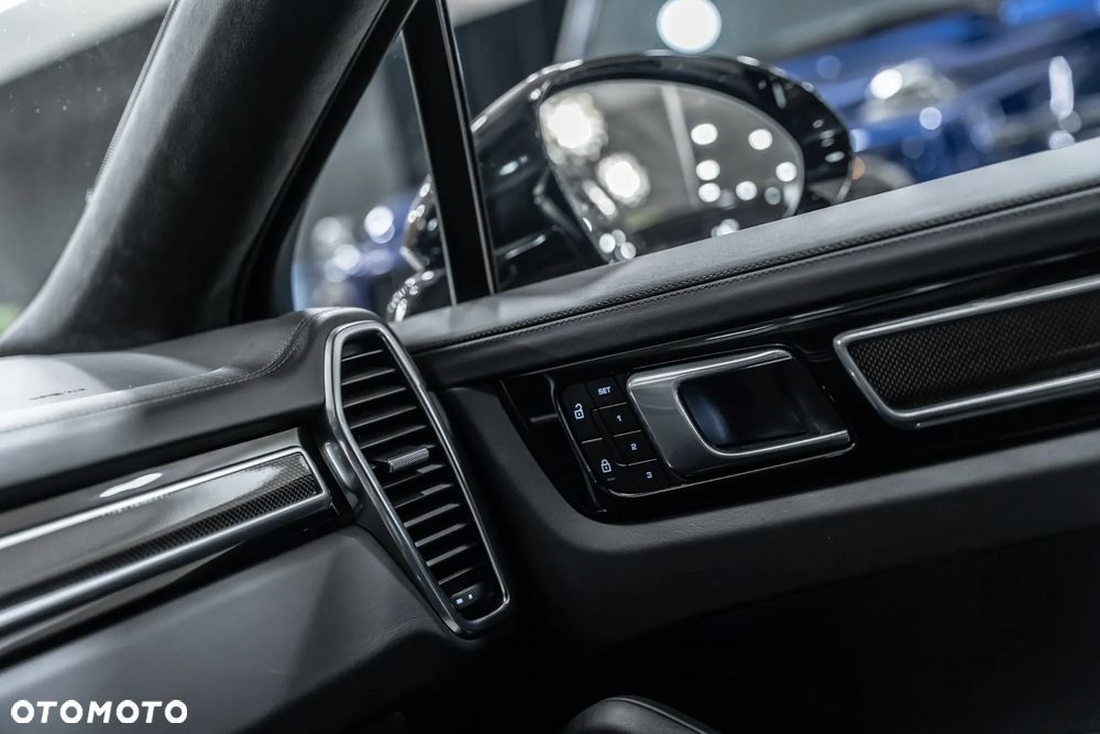 Porsche Cayenne - 40