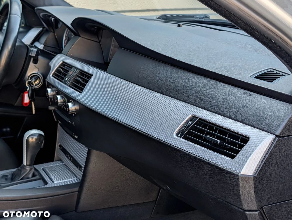 BMW Seria 5 545i - 29