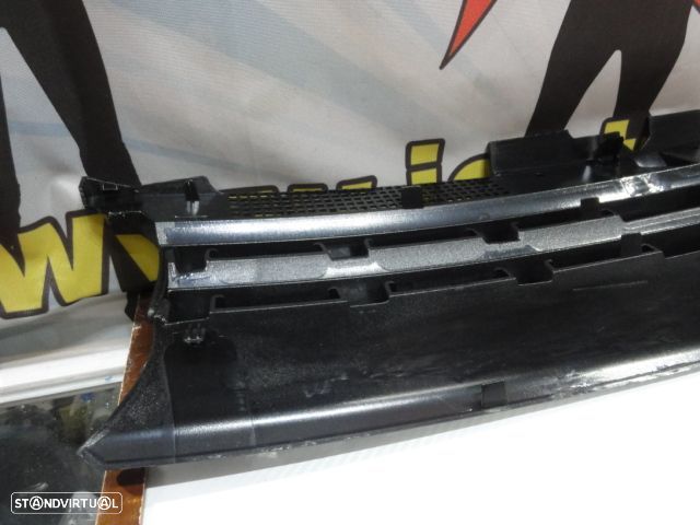 Grelha frontal sem simbolo VW Golf 4 / IV ABS (plástico) (material novo) - 9