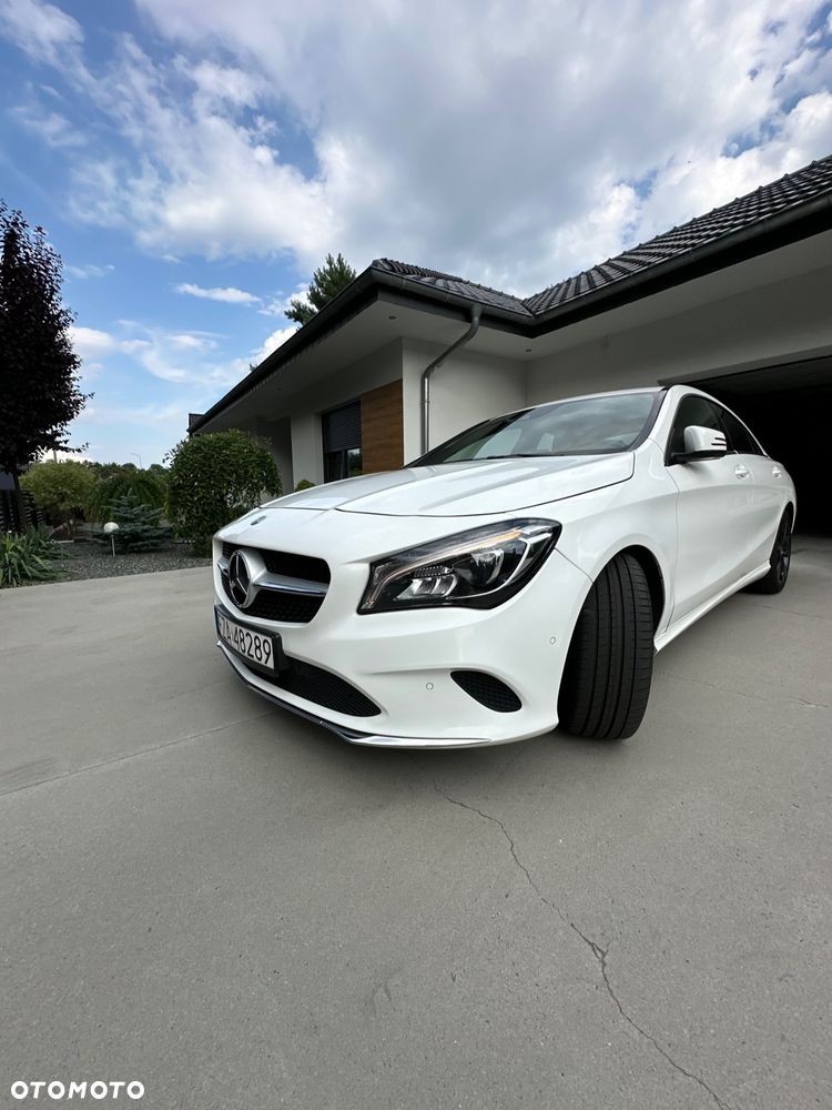 Mercedes-Benz CLA 180 7G-DCT Urban - 3