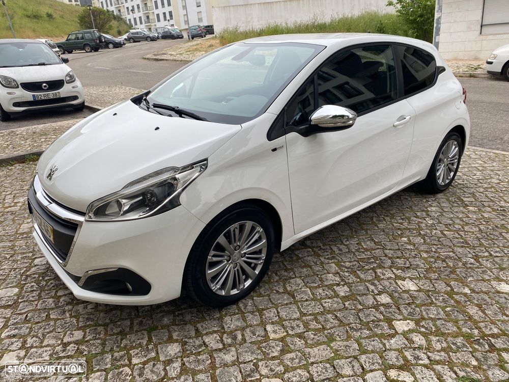 Peugeot 208 1.2 PureTech Style - 1