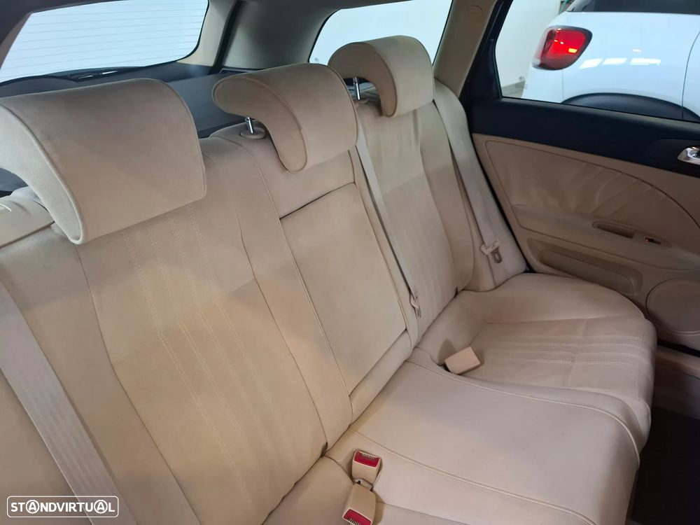 Alfa Romeo 159 Sportwagon 1.9 JTDm 16V - 12