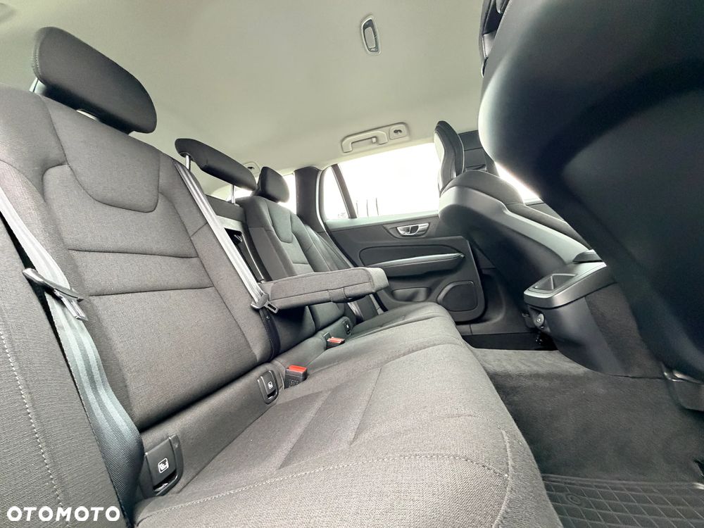 Volvo V60 B3 B Momentum Core - 19