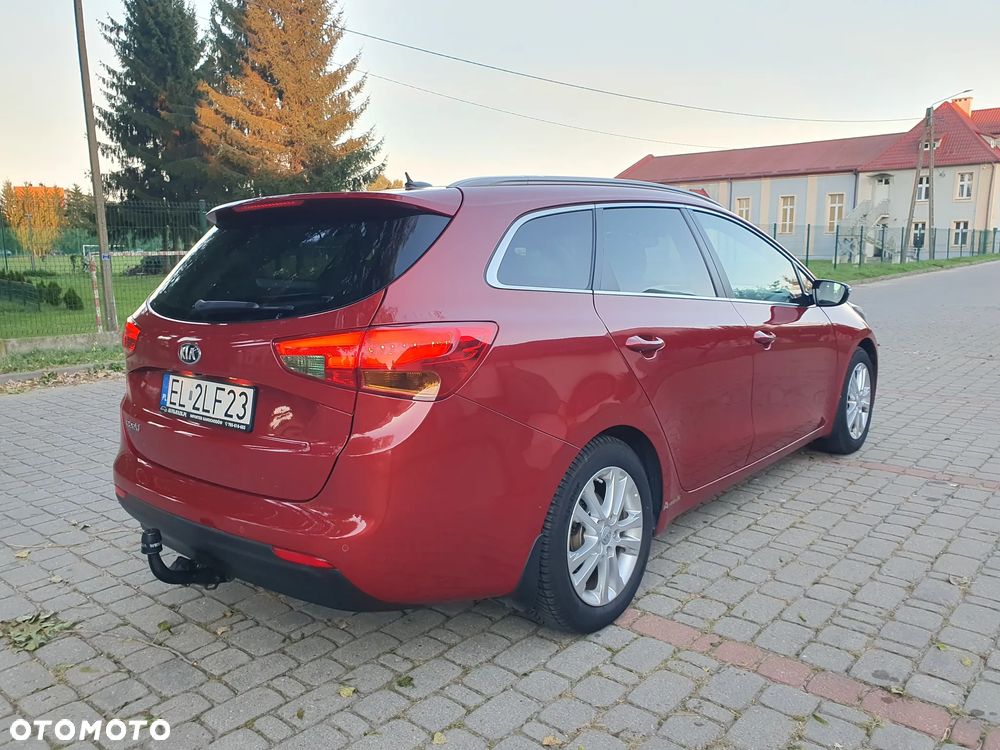 Kia Ceed 1.6 GDI SW Dream Team Edition - 3