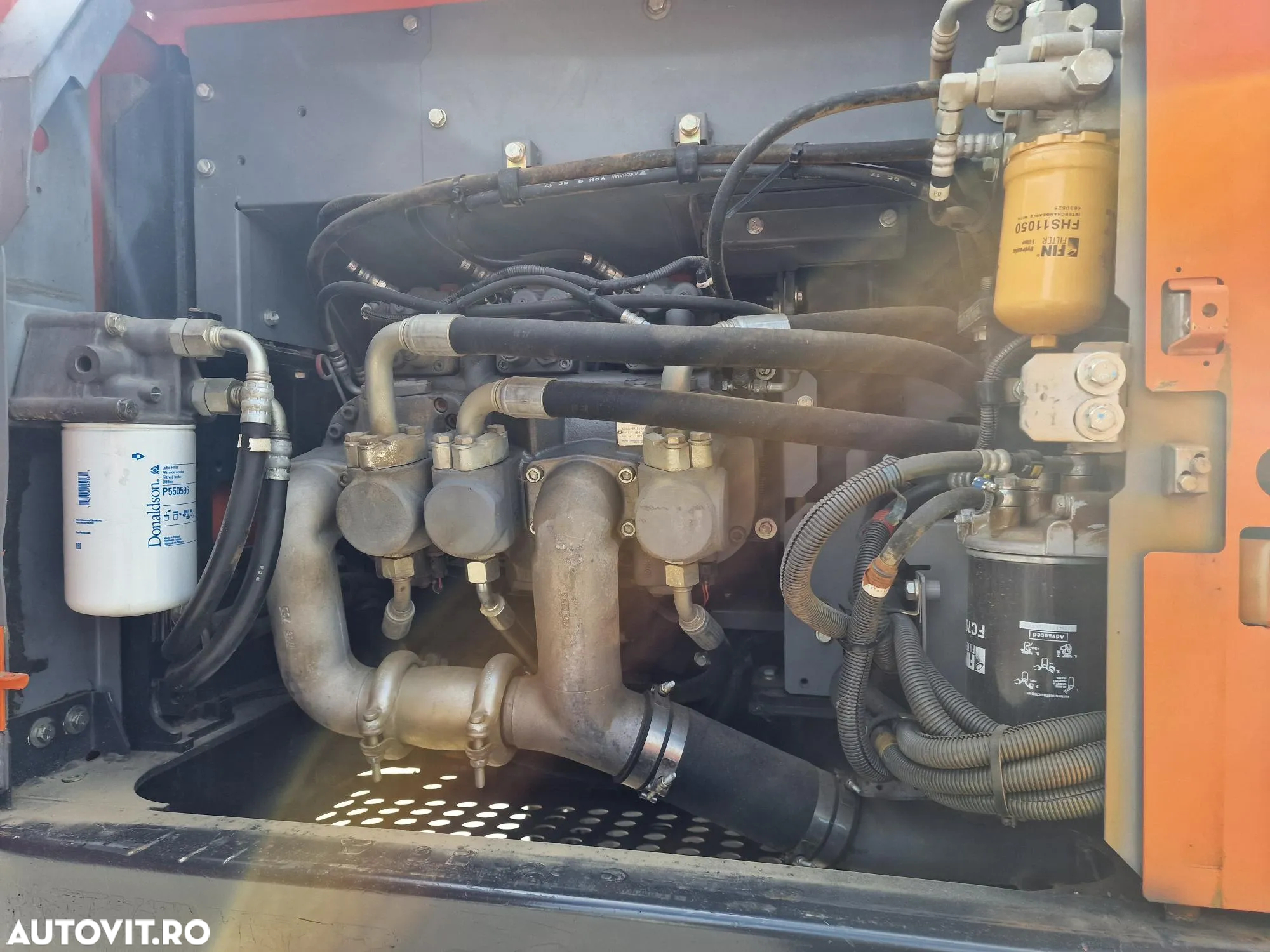 Hitachi ZX210, 23t, cupa 1,3mc NOUA, 12.487h-46900 Eur+Tva, camera spate, instalatia picon, 3 pompe hidraulice HITACHI, protectie acoperis cabina, AC, produs in JAPONIA, posibilitate leasing 46.900 EUR+Tva - 14