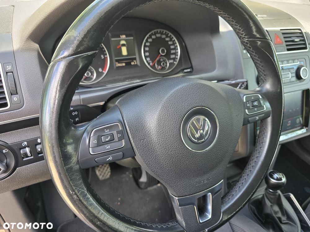 Volkswagen Touran - 11