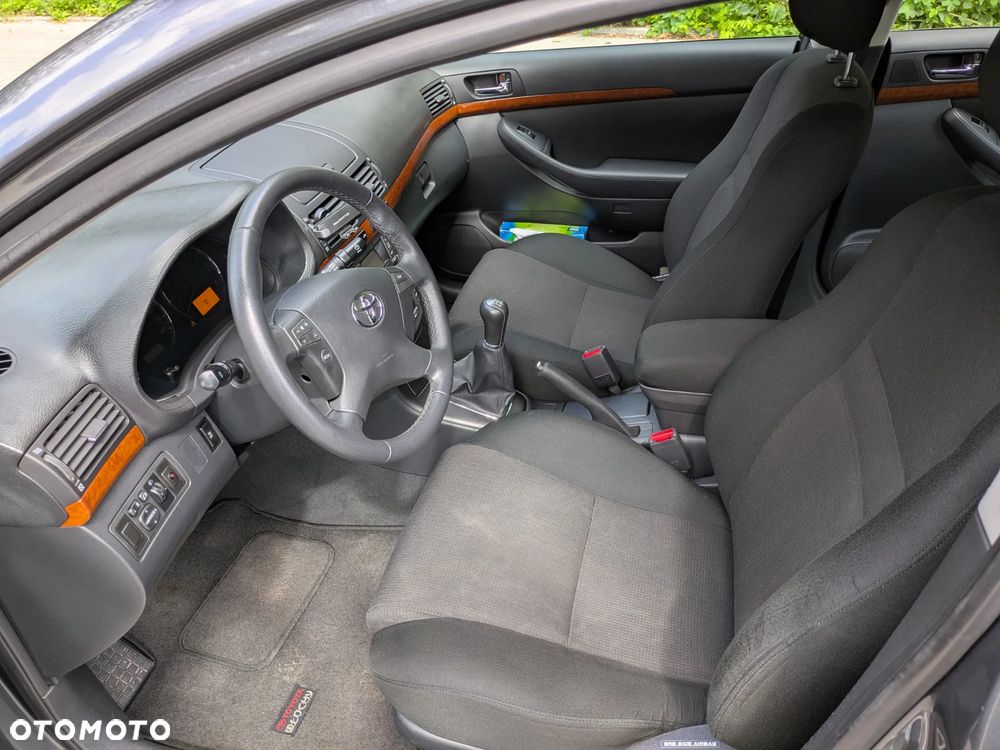 Toyota Avensis - 5
