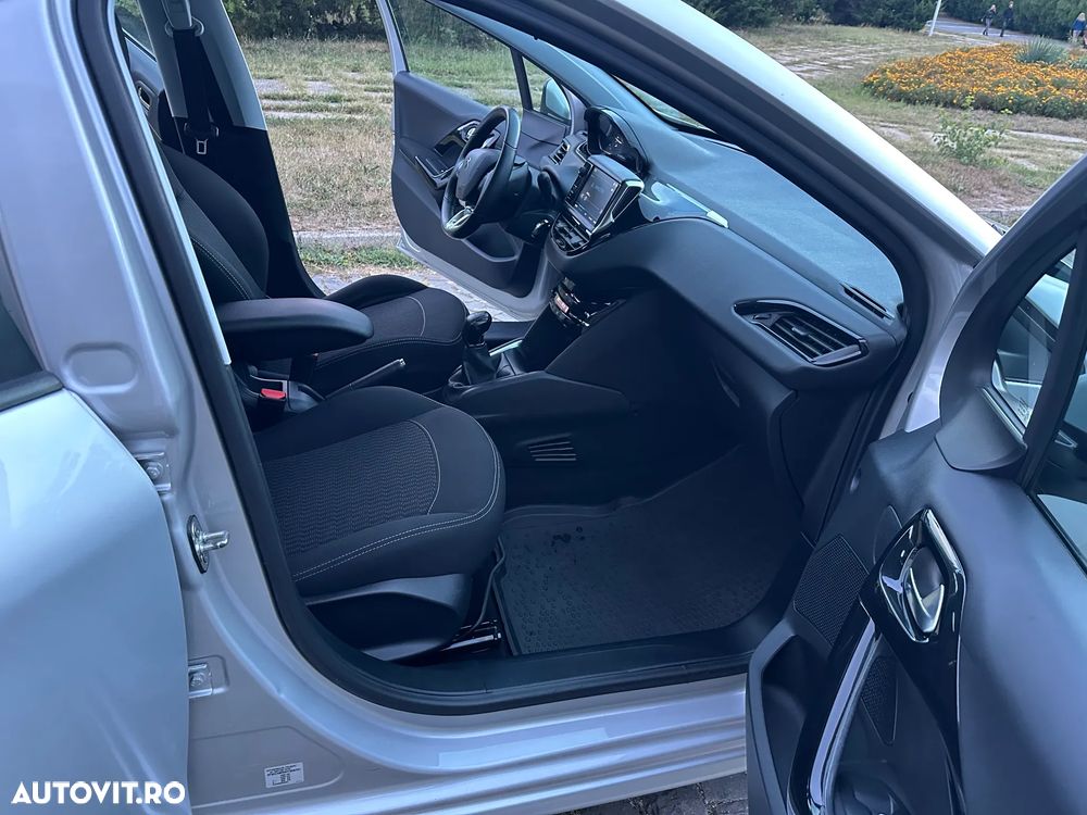 Peugeot 208 1.2 L PureTech Allure - 13