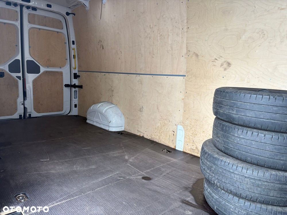 Volkswagen Crafter Furgon 4490 - 13