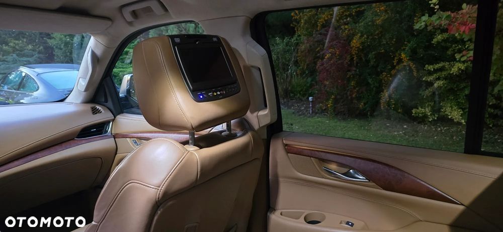 Cadillac Escalade - 17