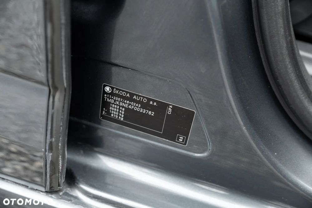 Skoda Octavia 2.0 TDI DSG RS - 27