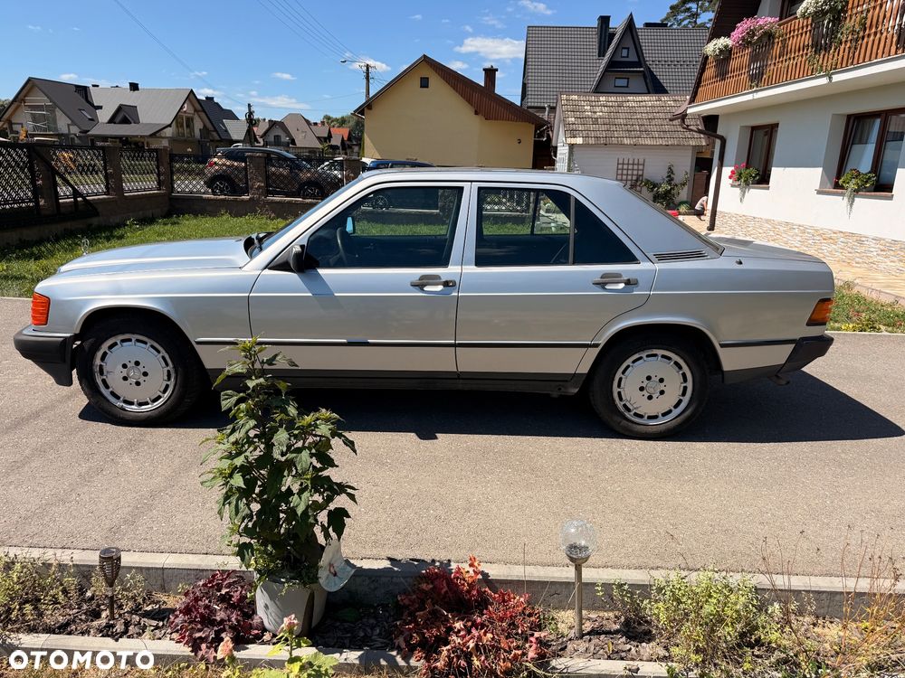 Mercedes-Benz W201 (190) - 3