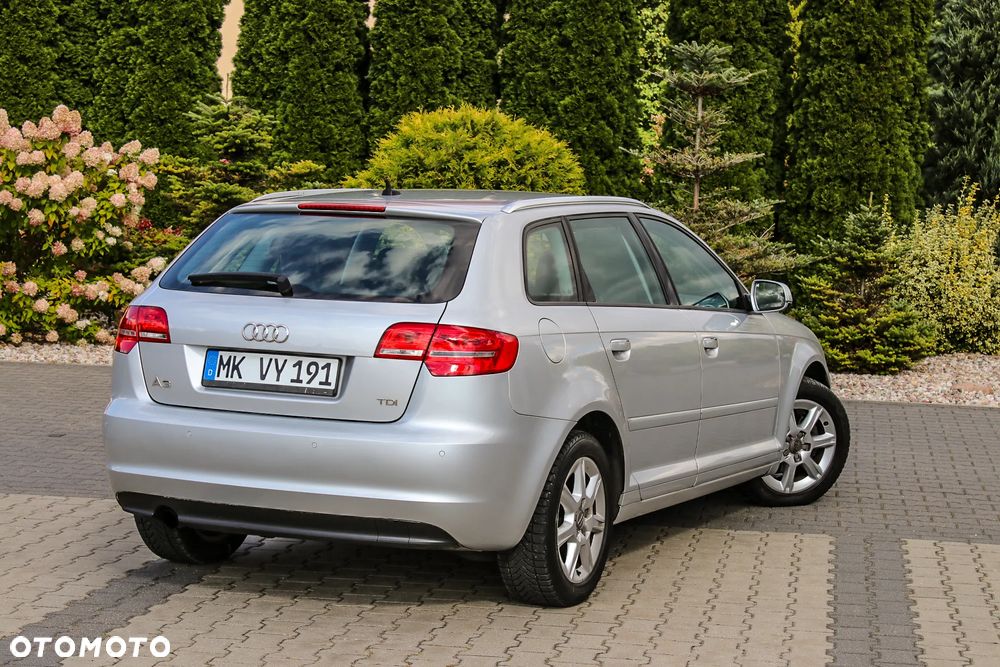 Audi A3 Sportback 2.0 TDI DPF (DSG) S tronic Ambiente - 6