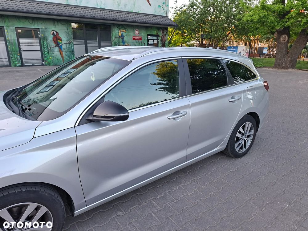 Hyundai i30 1.6 D Classic + - 6