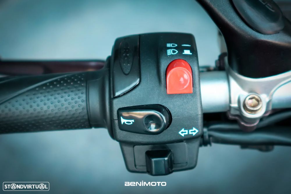 MV Agusta Brutale 910 - 9
