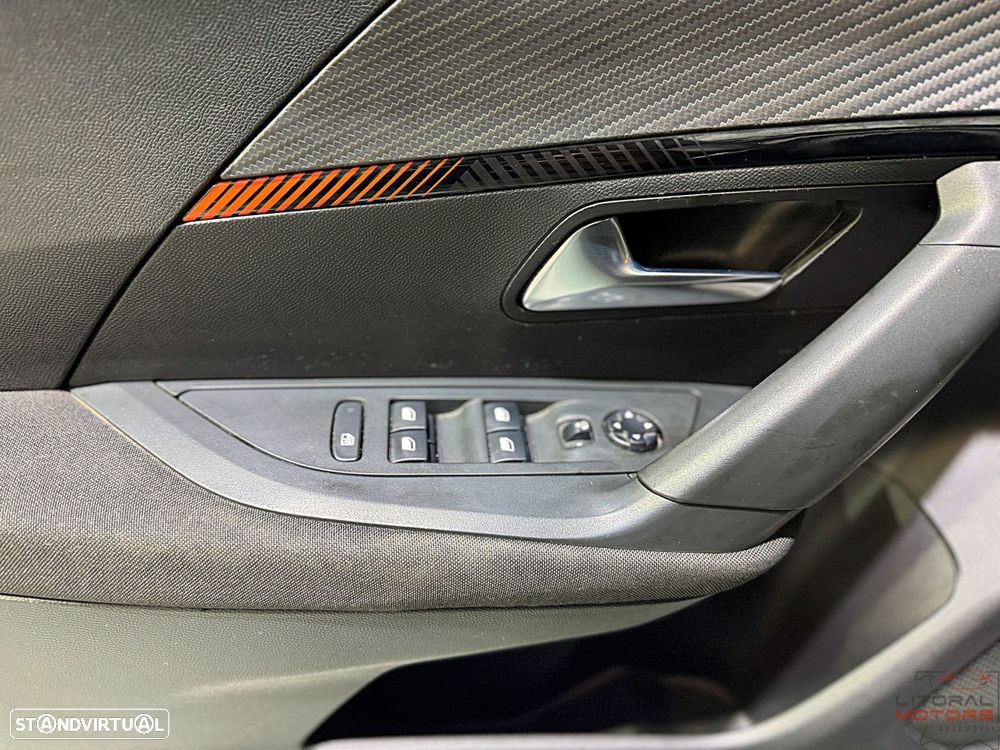 Peugeot 2008 1.2 PureTech Active Pack EAT8 - 17