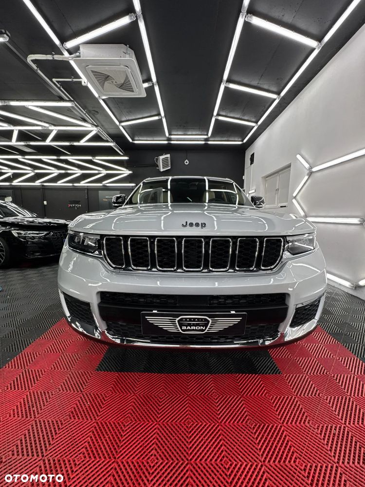 Jeep Grand Cherokee - 34