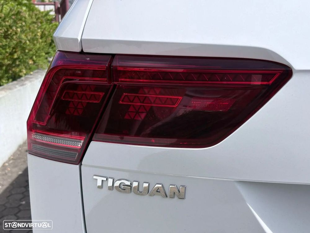 VW Tiguan 2.0 TDI R-Line - 24