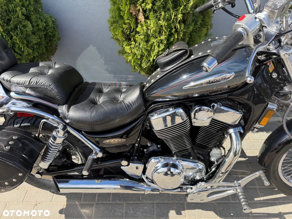 Suzuki Intruder - 11