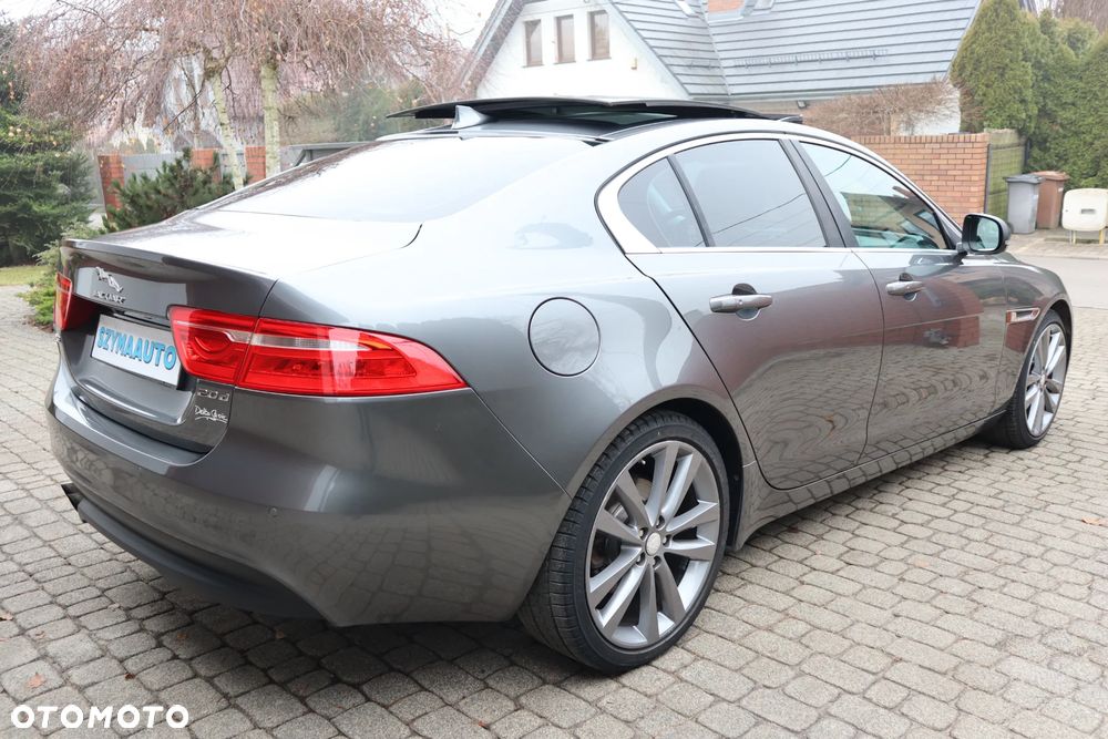 Jaguar XE 20d Prestige - 5