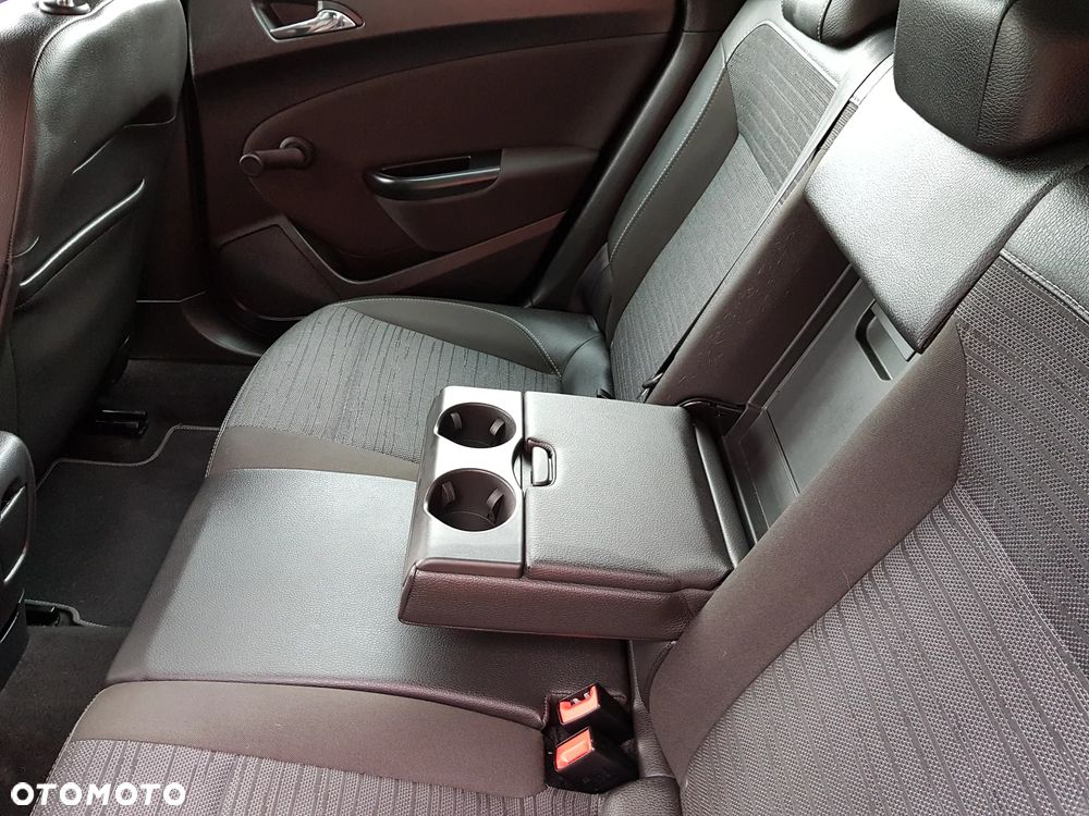 Opel Astra 1.4 Turbo Exklusiv - 25