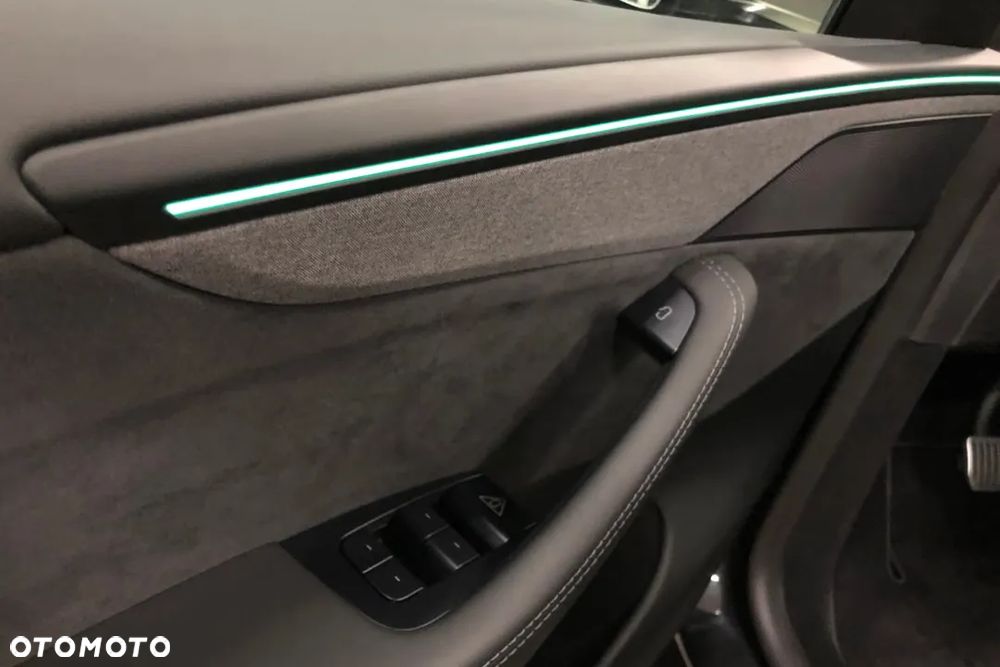 Tesla Y 79kWh Long Range RWD - 12